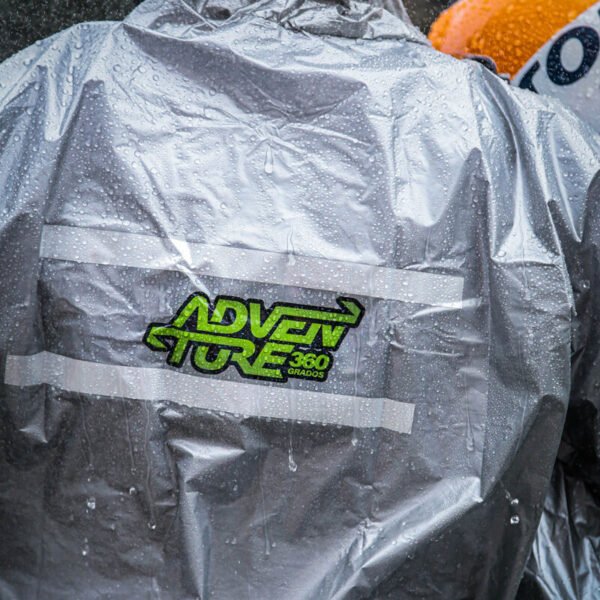 impermeable_moto_adventure_fenix-atras-mojado